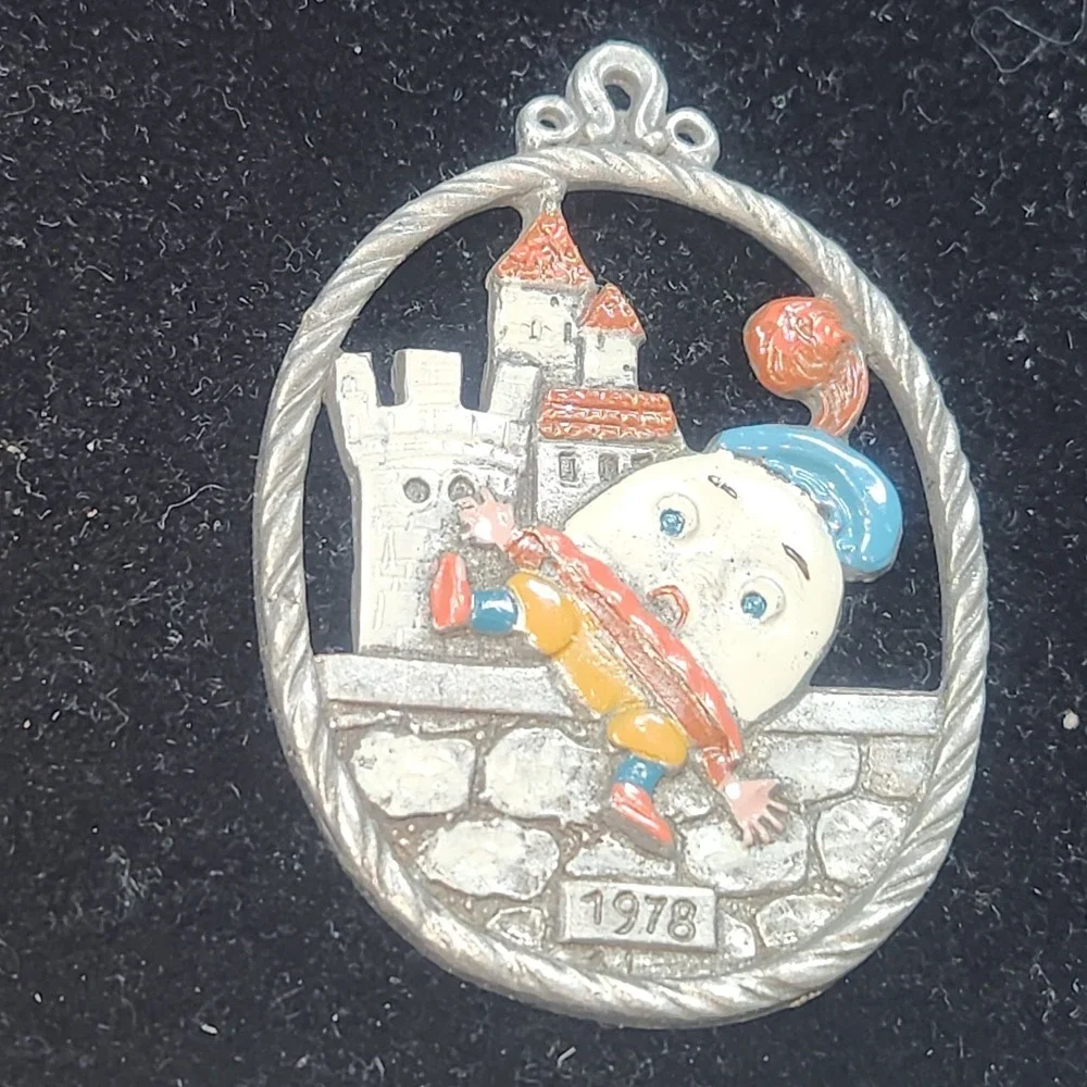 Vintage 1978‎ Humpty Dumpty Pewter Christmas Ornament Enameled Castle Wall 2.5